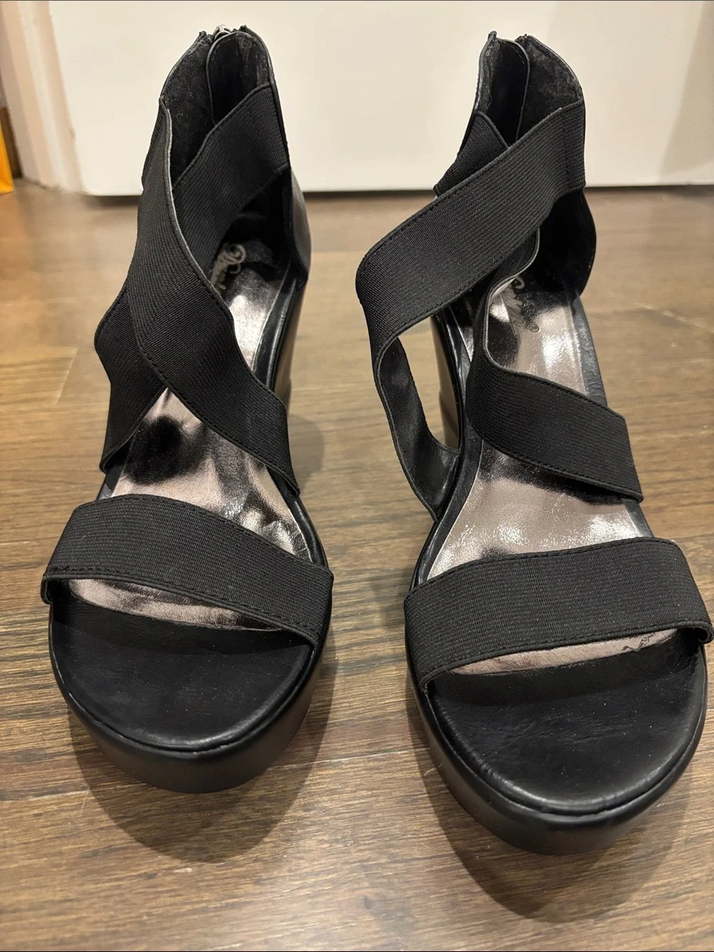 Black Strappy Elastic Sandal Wedges, size 9